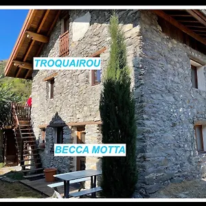 Maison Des Vignes- Troquairou Et Becca Motta Apartment
