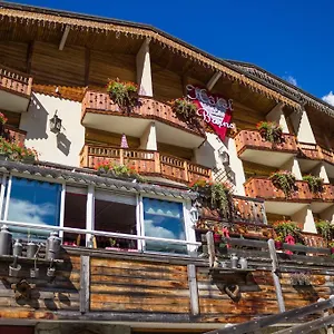 Les Bains Hotel